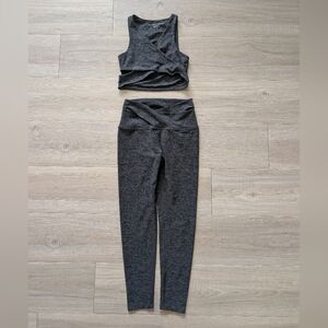 Beyond Yoga Grey That’s a Wrap leggings, tank, bra set.